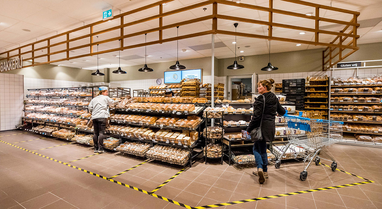 Boodschappen doen, op 1,5 mtr afstand, in de supermarkt