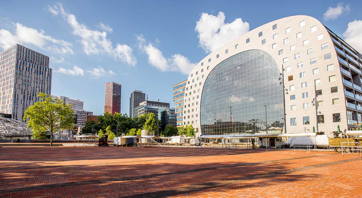 Kantoren, woningen en winkels bij de Markthal in Rotterdam