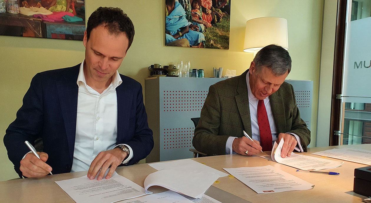 Tekenmoment samenwerking Annexum en Van der Linden vastgoedmanagement